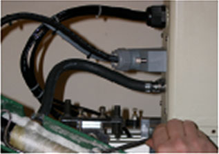 O soldador de ar quente T300 solta e remove os fios