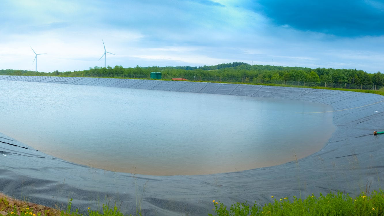 Soldadura por cunha quente de geomembranas 